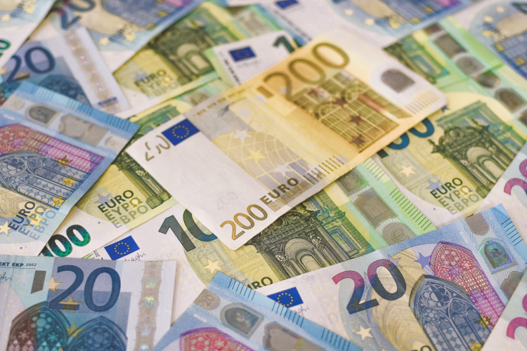 A világ biztosítói 6200 milliárd eurós díjbevételt értek el tavaly