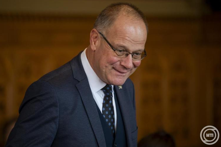 Navracsics Tibor: az önkormányzati rendszer módosításáról kezd konzultációt januárban a kormány