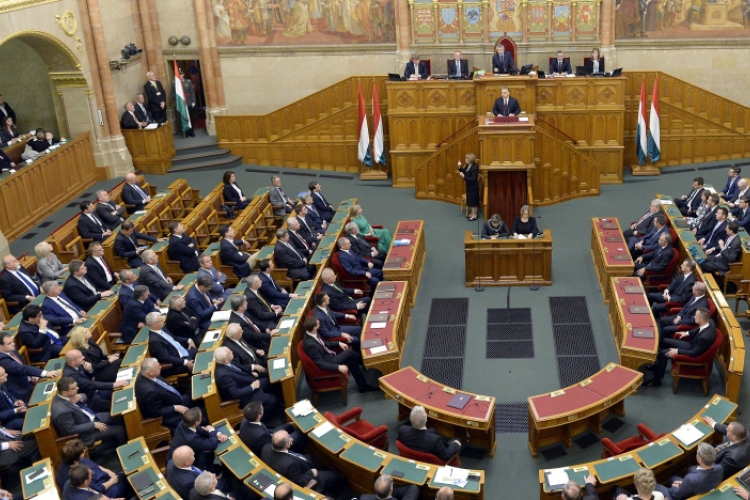 A kormány kulturális törvénycsomagjáról is szavaz a Ház