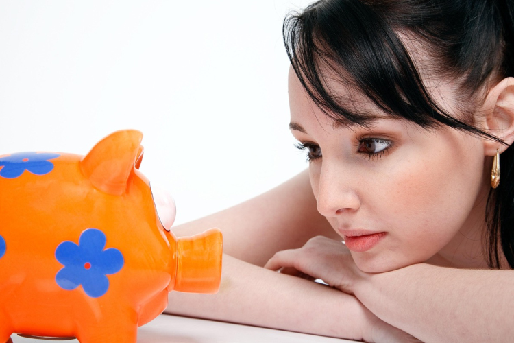 Luxi helyett influenszeres spórolás: főzés, kertészkedés és akcióvadászat